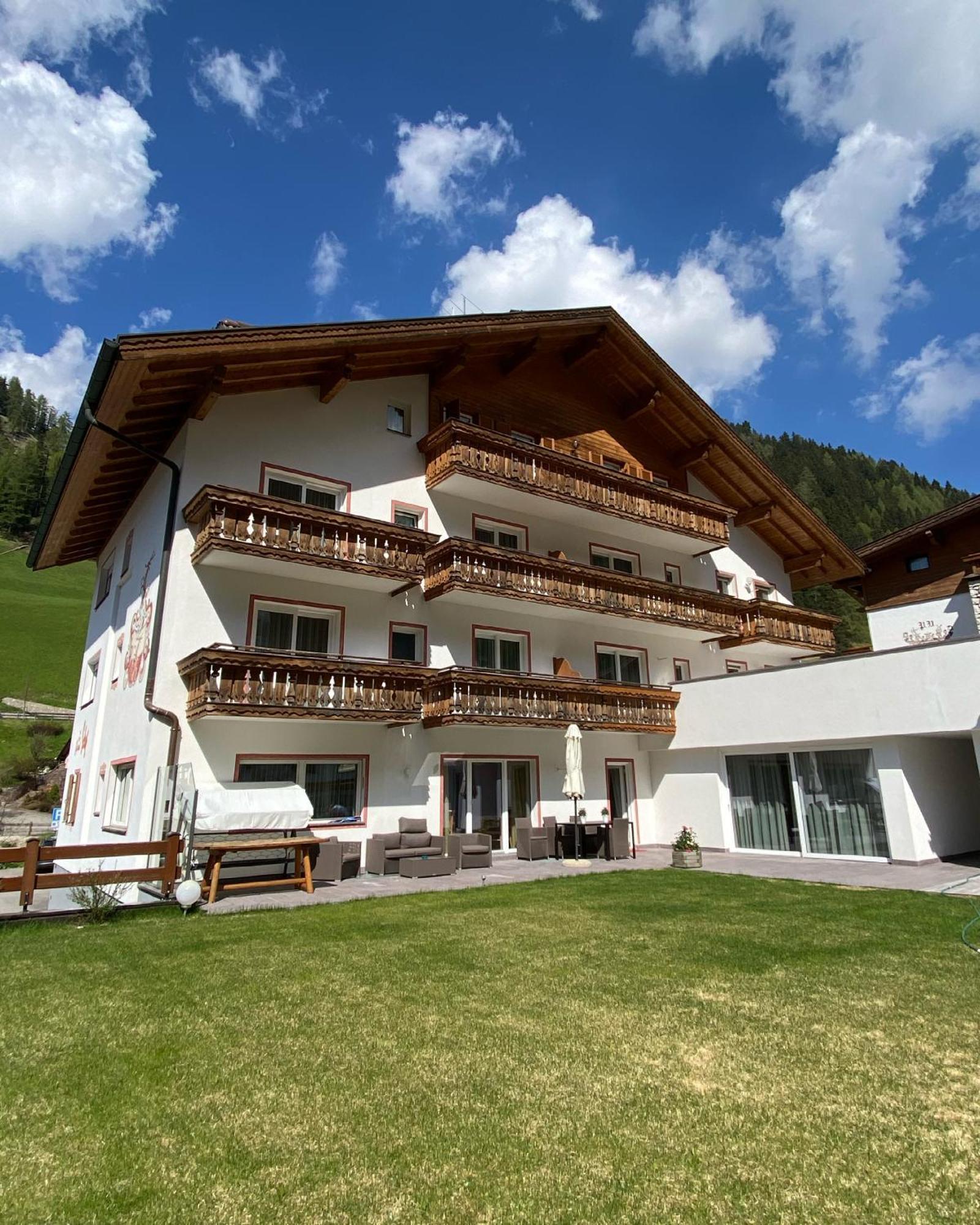 Garni Schenk Otel Selva di Val Gardena Dış mekan fotoğraf